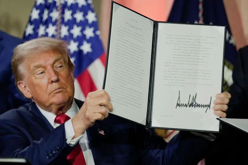 Donald Trump publica enquete no Truth Social sobre renomeação da IA