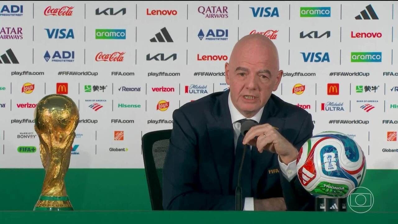 Donald Trump e Gianni Infantino em cerimônia esportiva