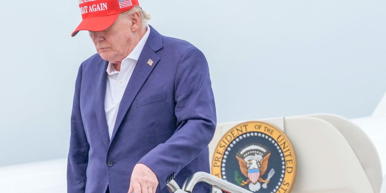 Donald Trump em entrevista por telefone