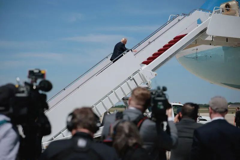 Jensen Huang embarcando no Air Force One