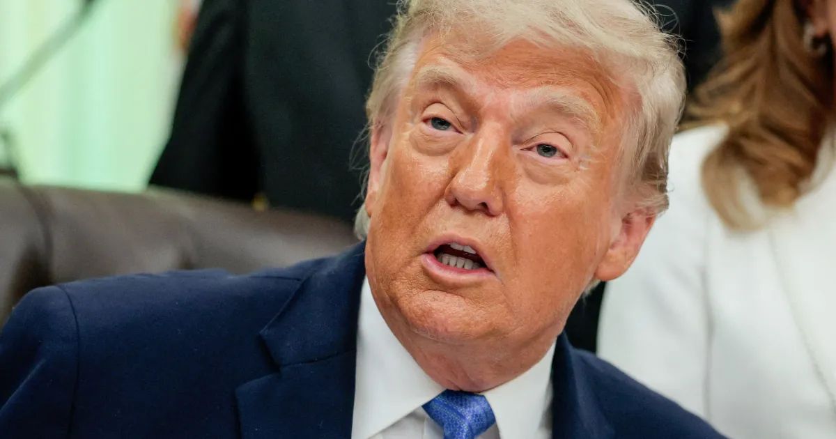 Donald Trump conversa com repórteres na Casa Branca