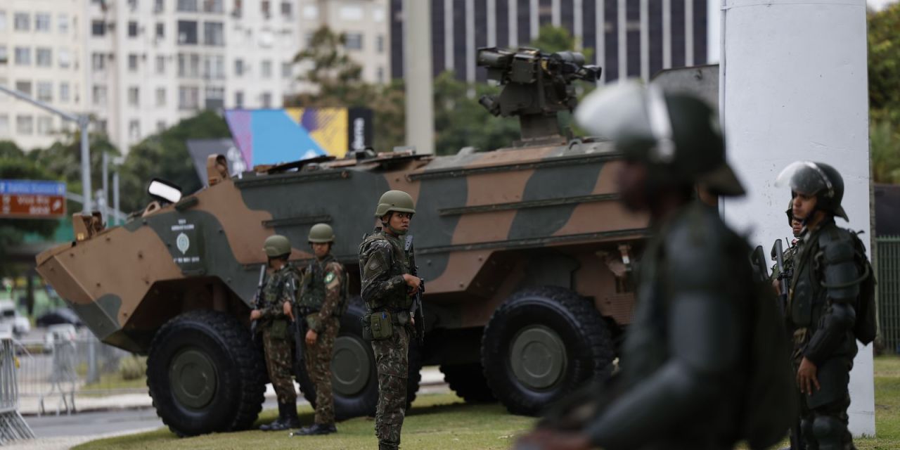 Soldados das Forças Armadas em formação