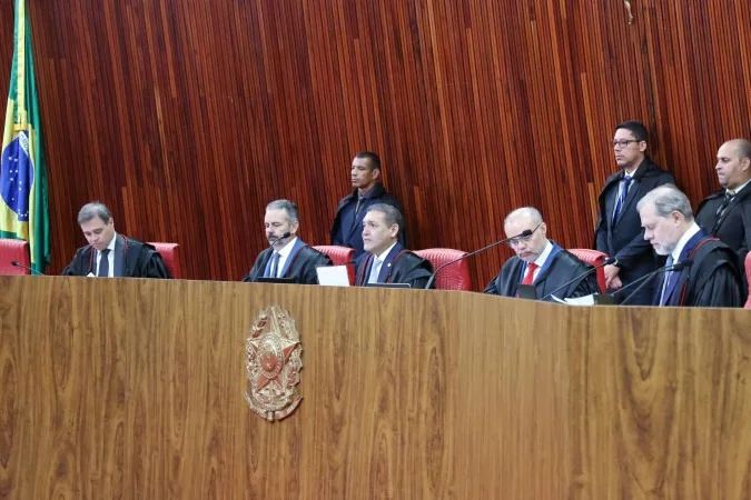 Plenário do TSE durante sessão