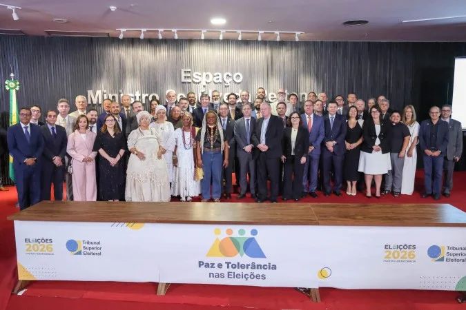 Ministro Kassio Nunes Marques durante assinatura de pacto com líderes religiosos