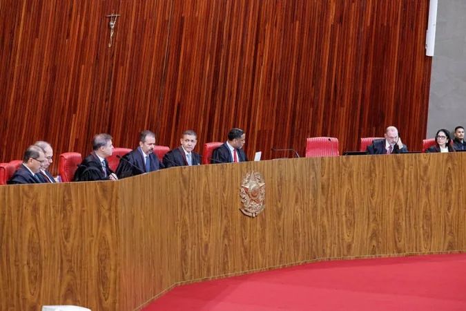 Plenário do Tribunal Superior Eleitoral durante julgamento