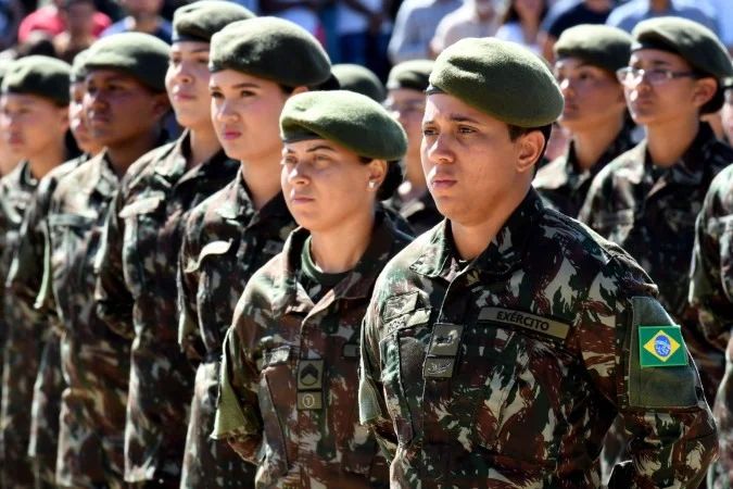 Militares embarcando para operação eleitoral
