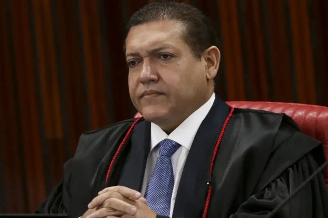 Ministros do TSE em reunião fechada