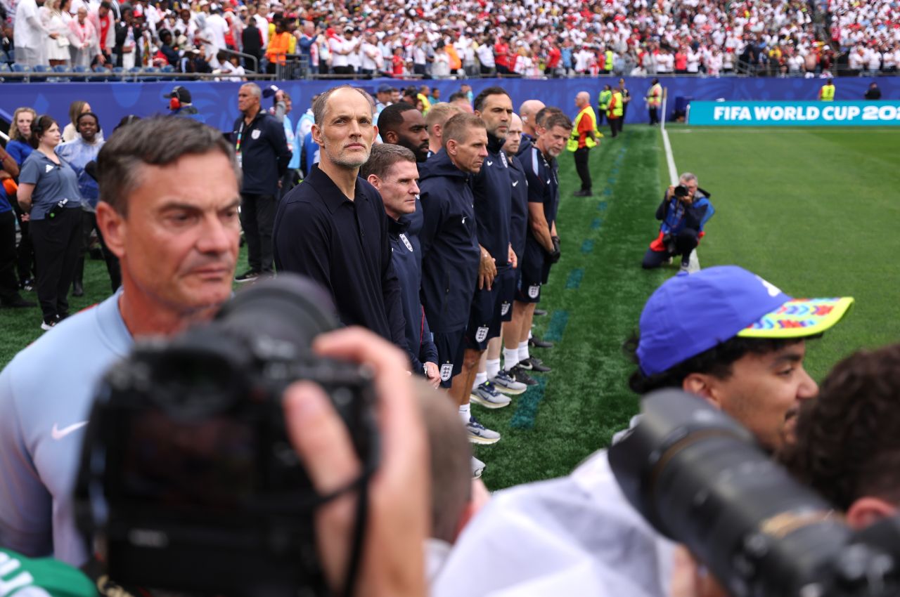 Thomas Tuchel durante o hino nacional da Inglaterra