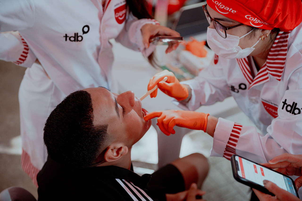 Criança em consulta odontológica