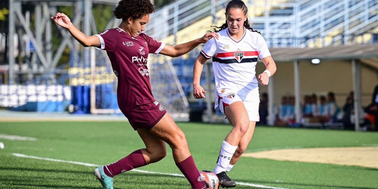 Jogadoras de São Paulo e Ferroviária durante partida Sub-20