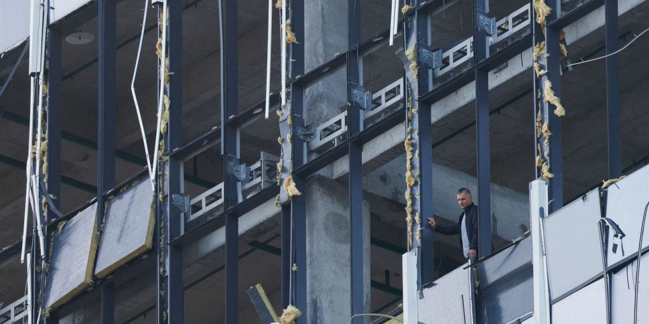 Destroços de drone em depósito perto de Moscou