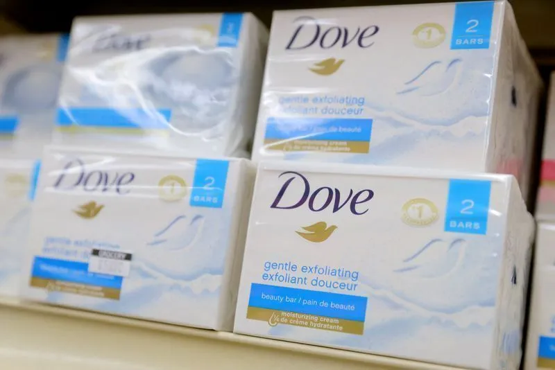 Produtos da Unilever em prateleira