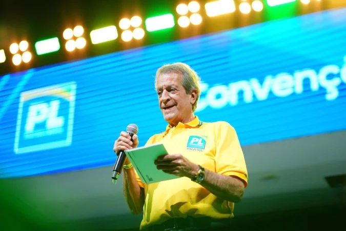 Valdemar Costa Neto em comicio no Rio