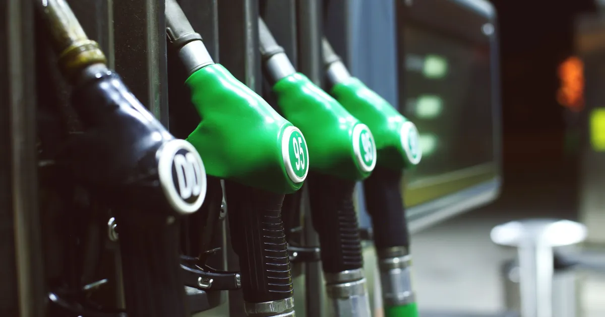 Navio graneleiro atracado no porto