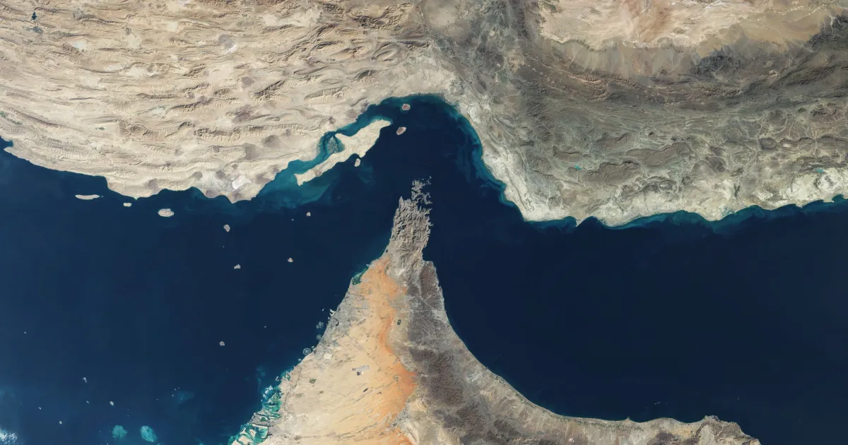 Navios petroleiros no Estreito de Ormuz