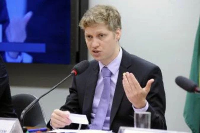 Marcel van Hattem em discurso na Camara