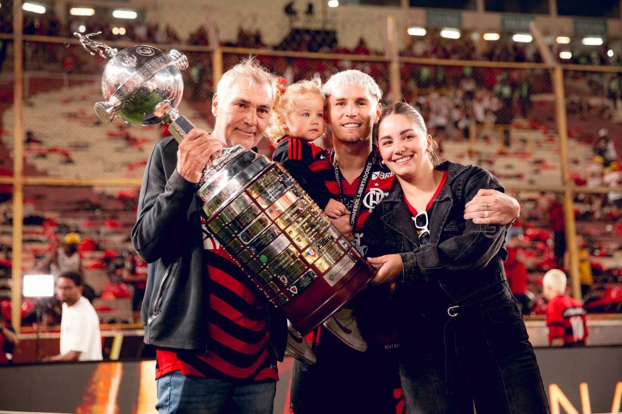 Varela em ação pelo Flamengo