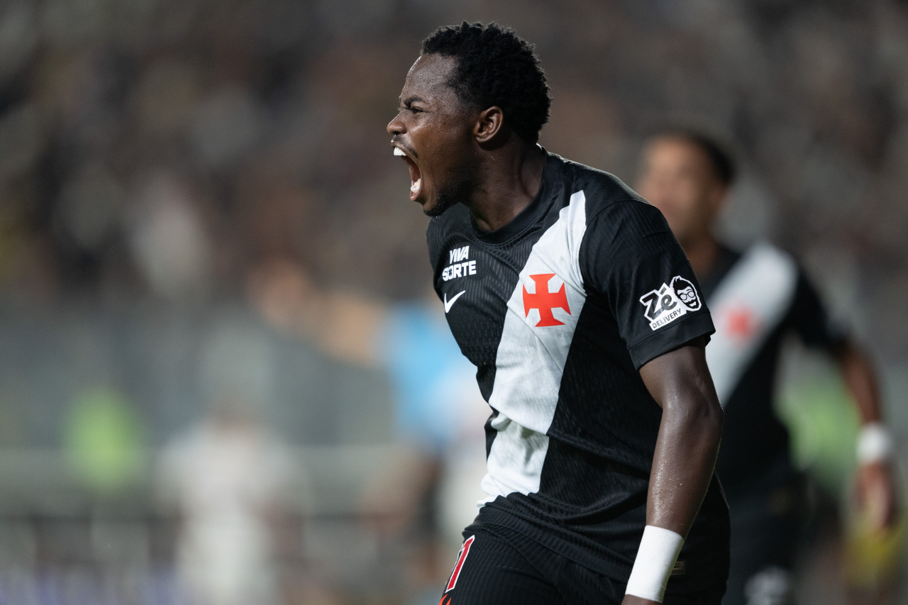 Andrés Gómez celebra gol pelo Vasco em São Januário