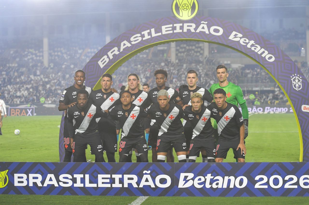 Jogadores do Vasco no aquecimento antes de Vasco x Bragantino