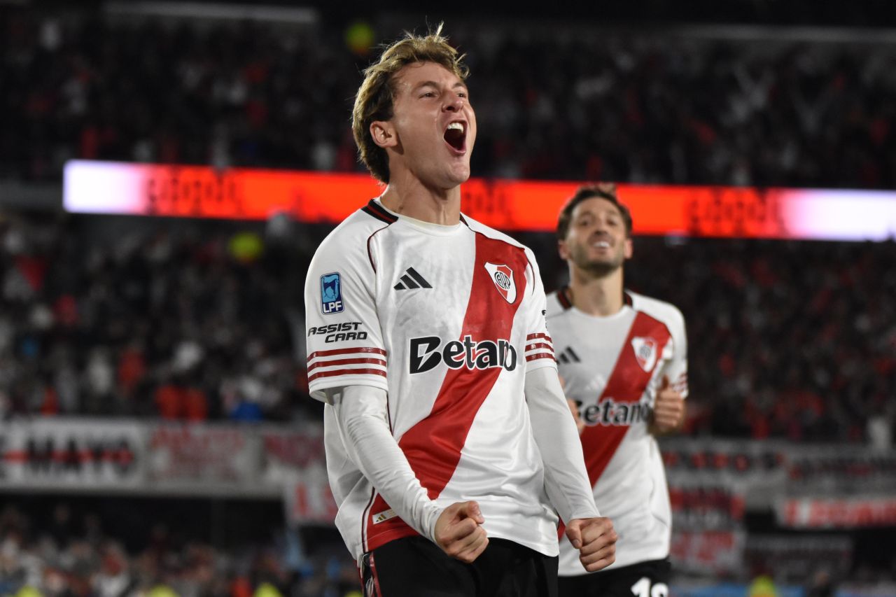 Facundo Colidio comemora gol pelo River Plate