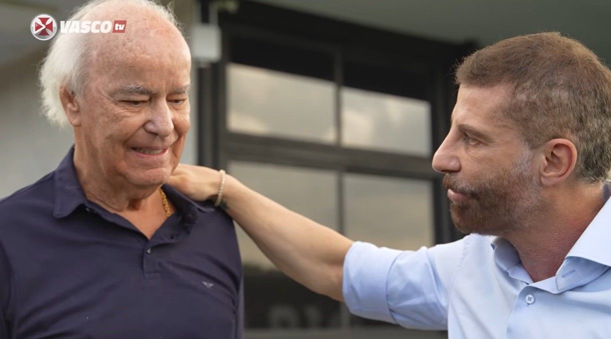 Antônio Lopes durante cerimônia no CT do Vasco