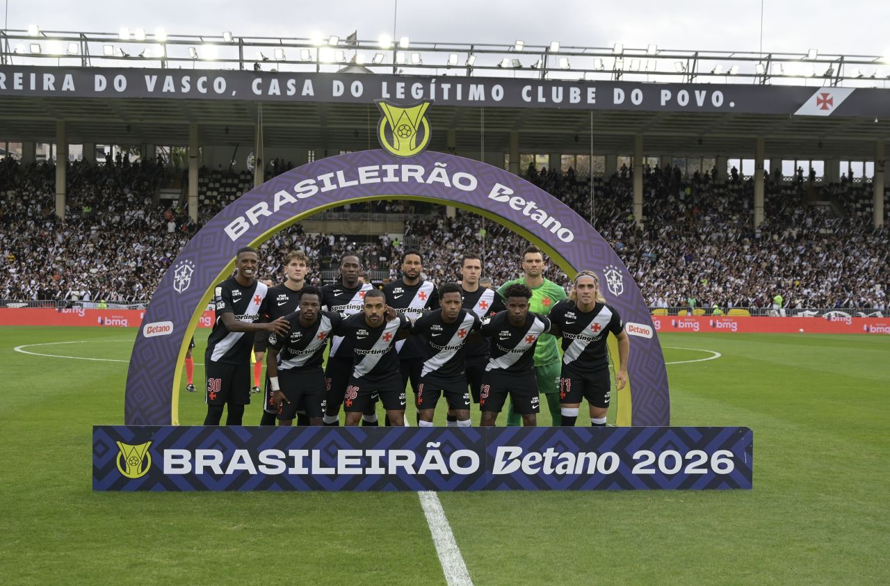Jogadores do Vasco após derrota para o Santos em São Januário