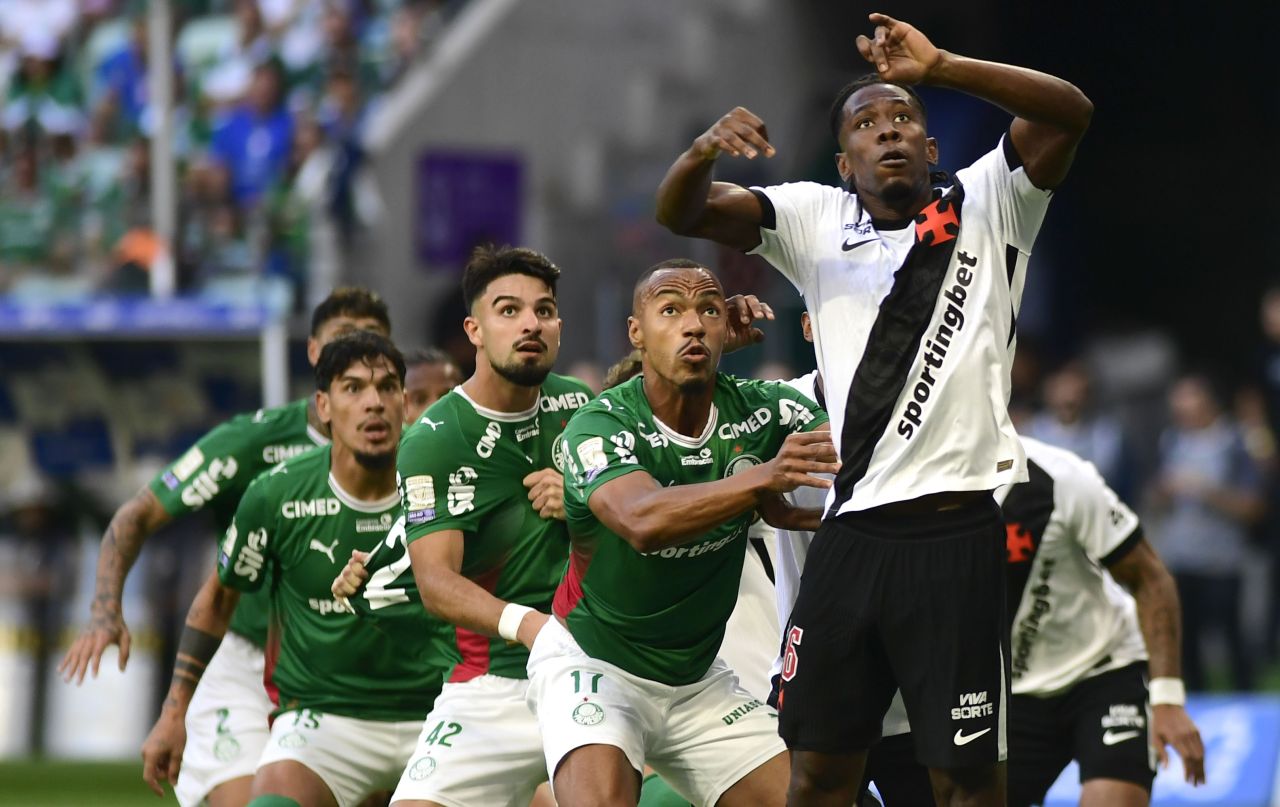 Jogadores do Vasco durante derrota para o Palmeiras