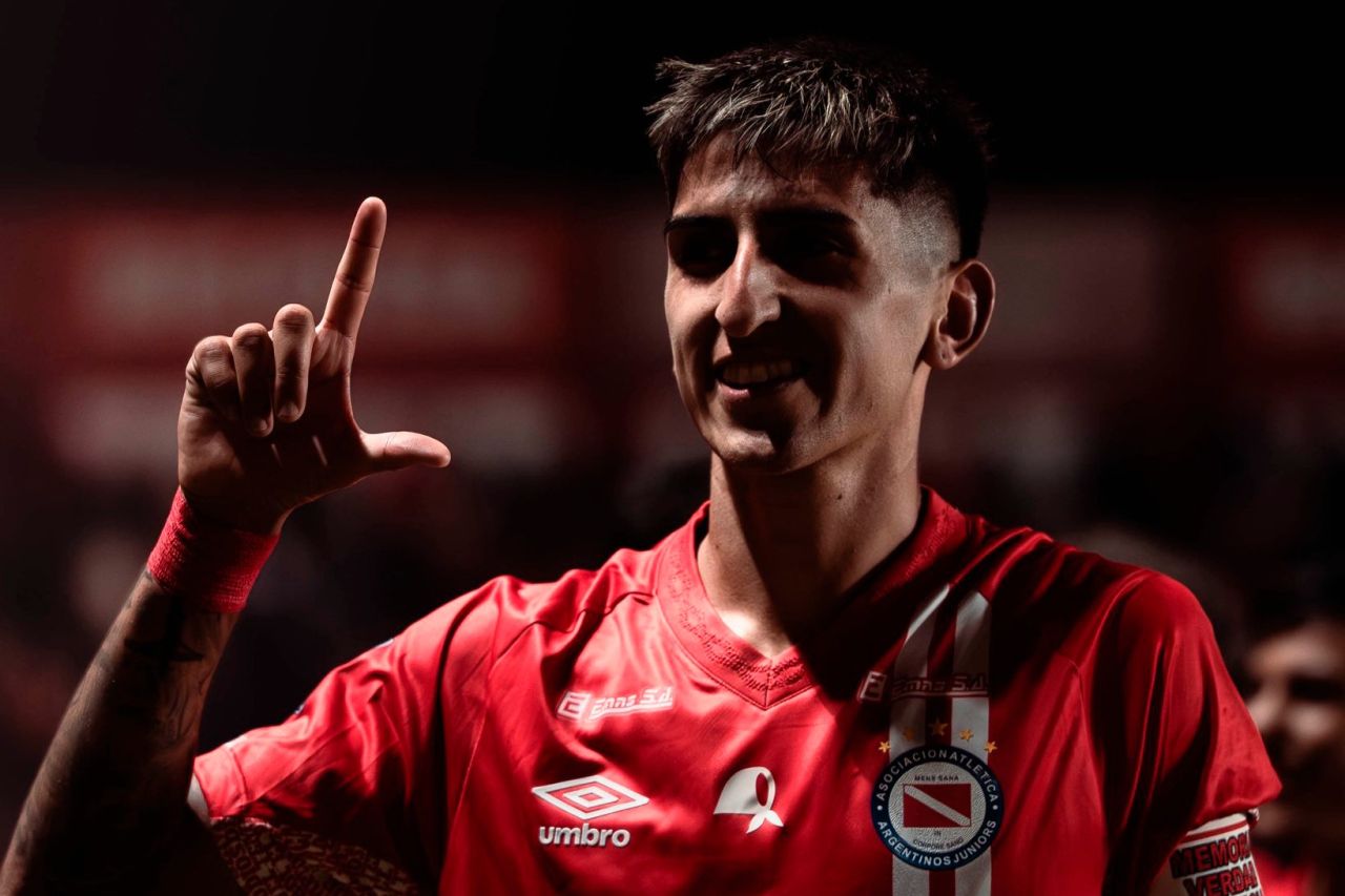 Alan Lescano com a camisa do Argentinos Juniors
