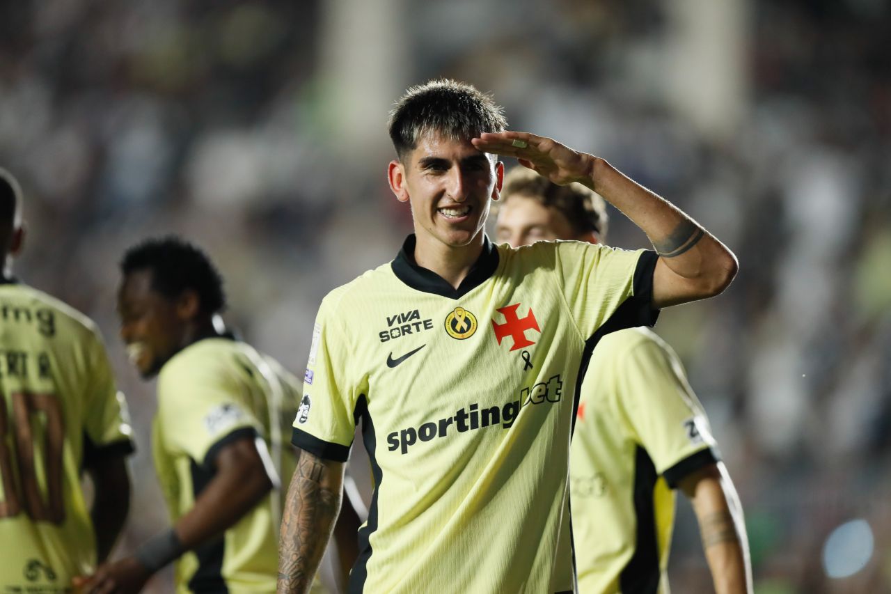 Lescano comemorando gol pelo Vasco contra o Coritiba