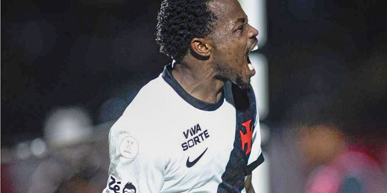Andrés Gómez comemora gol do Vasco no Barradão