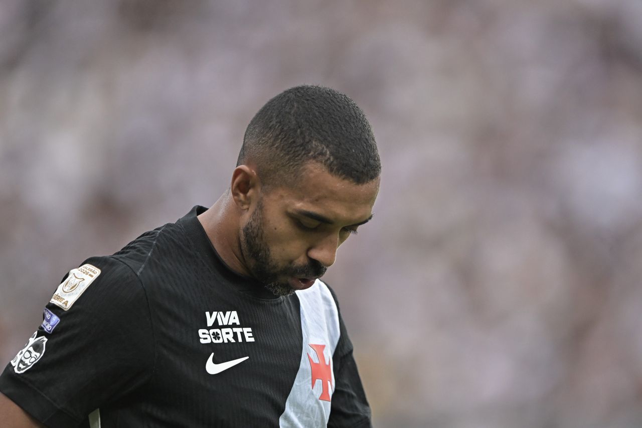 Jogadores do Vasco após derrota para o Santos