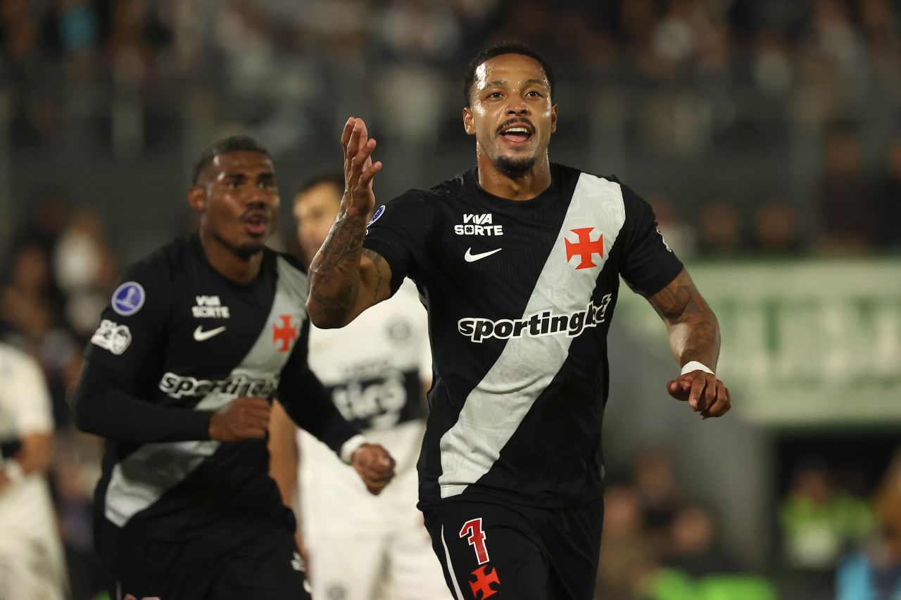 David comemorando gol do Vasco contra o Olimpia