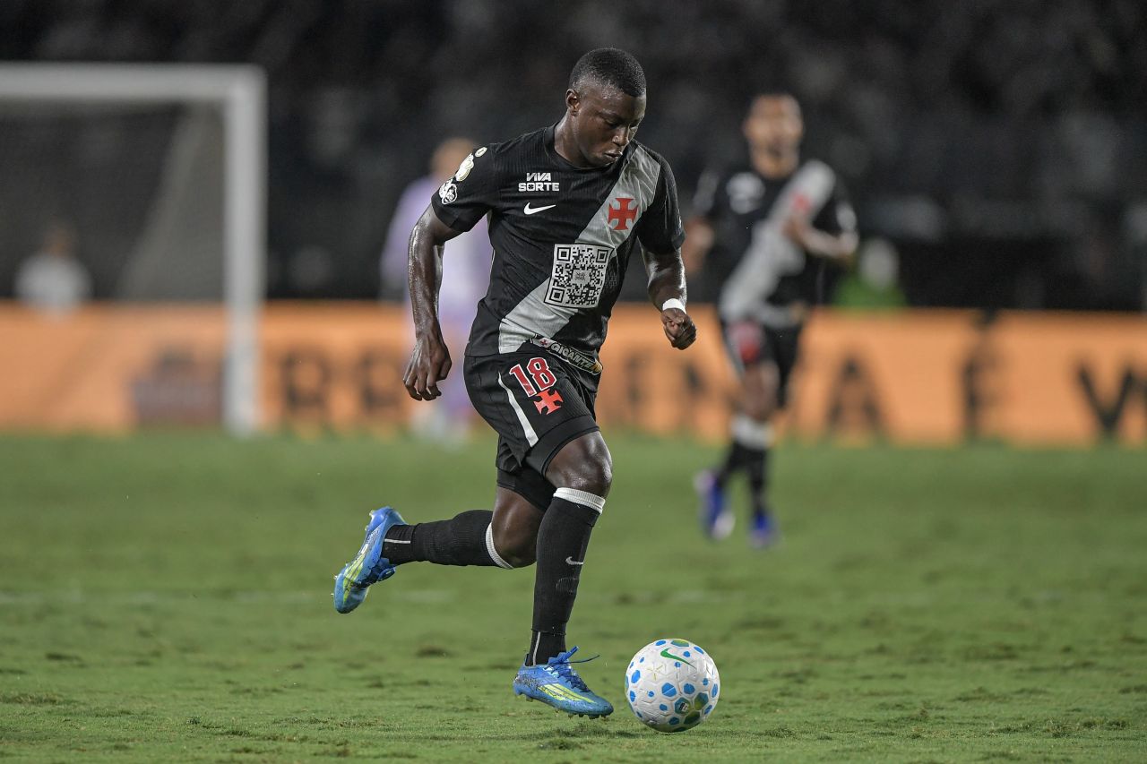 Marino Hinestroza em ação pelo Vasco
