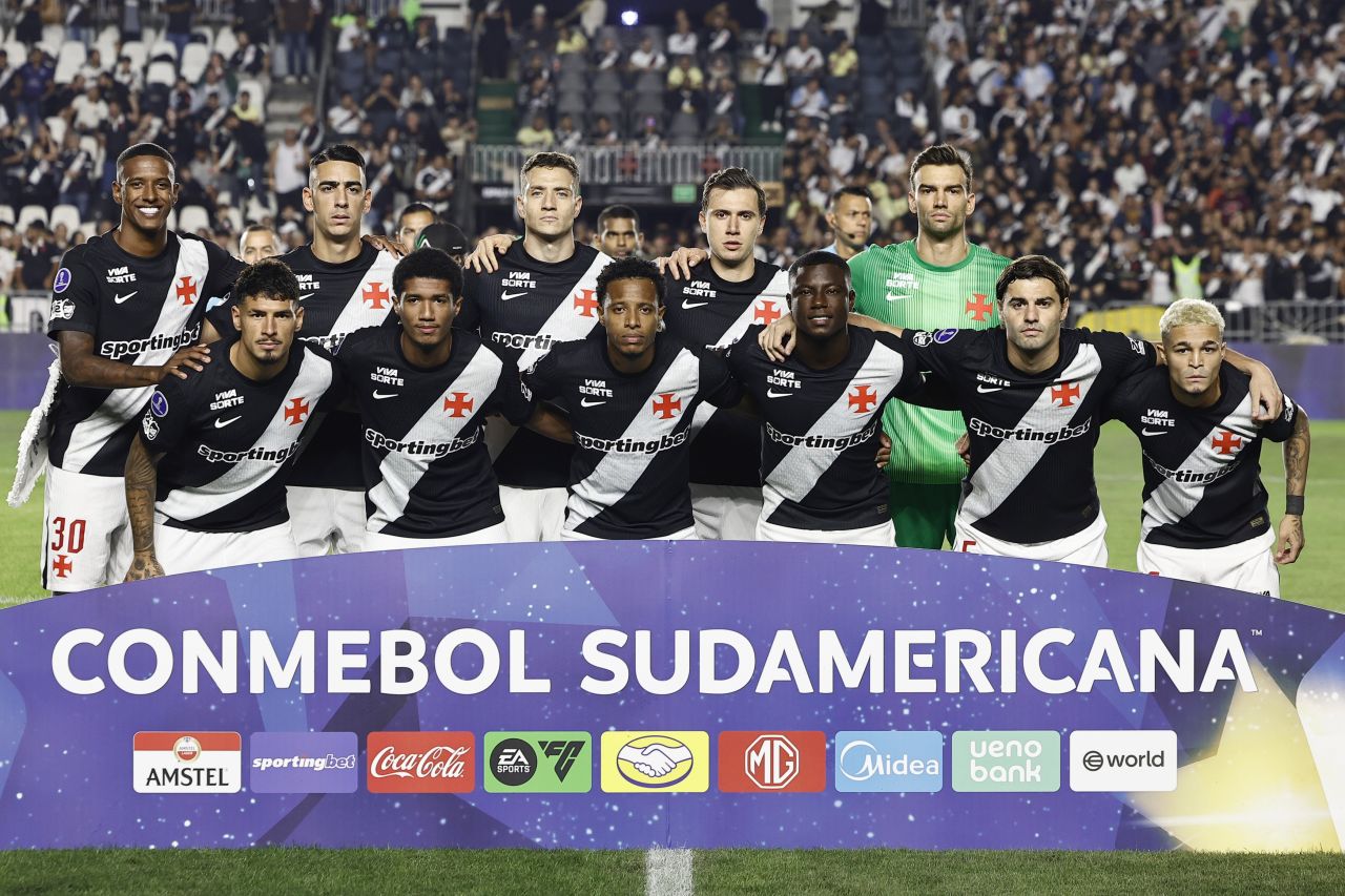 Jogadores do Vasco comemoram gol diante do Santa Fe em São Januário