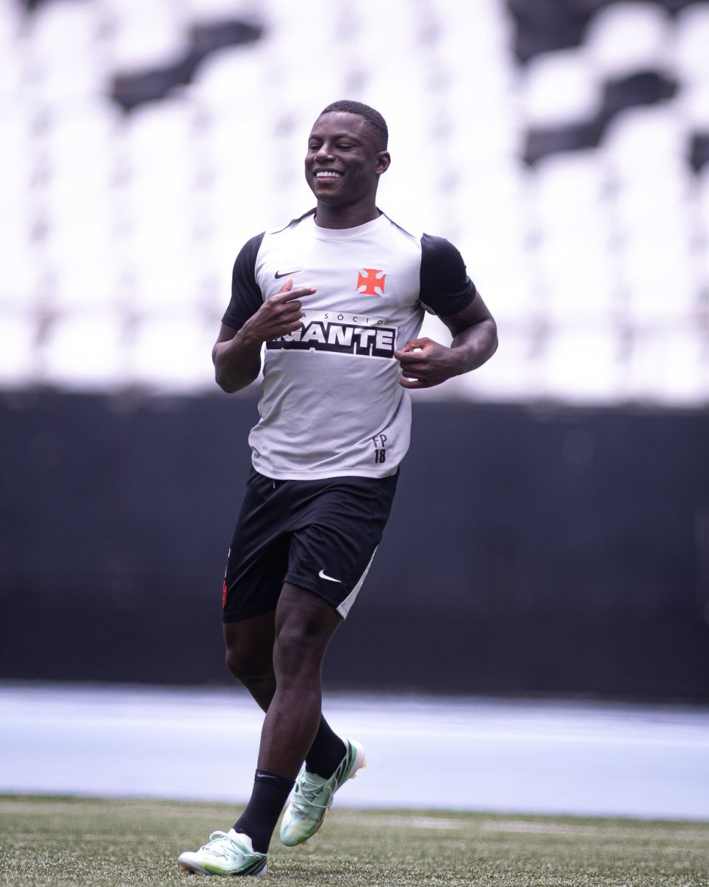 Marino Hinestroza em treino do Vasco