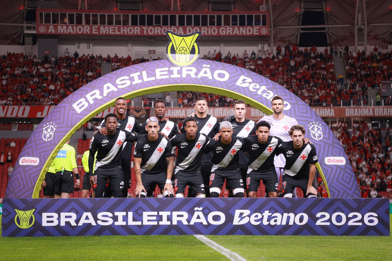 Jogadores do Vasco após derrota por 4 a 1 para o Internacional