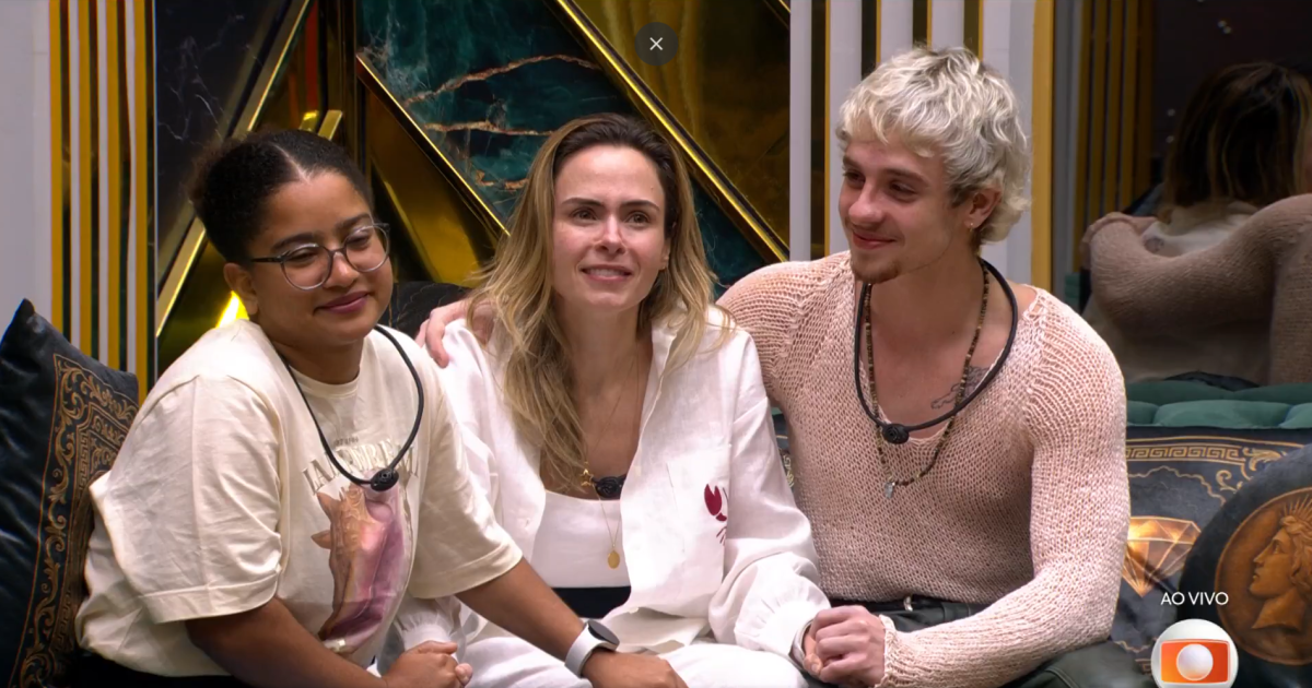 Palco do BBB 26 com cheque simbólico do prêmio