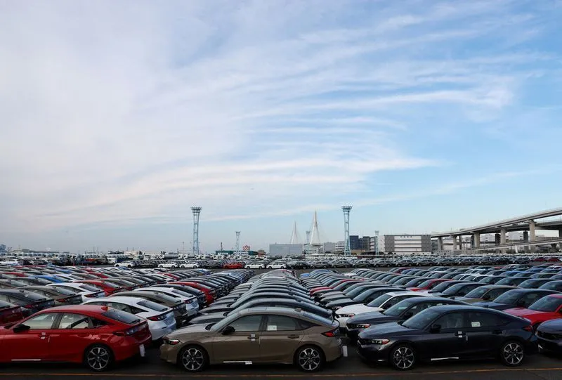 Showroom com carros expostos