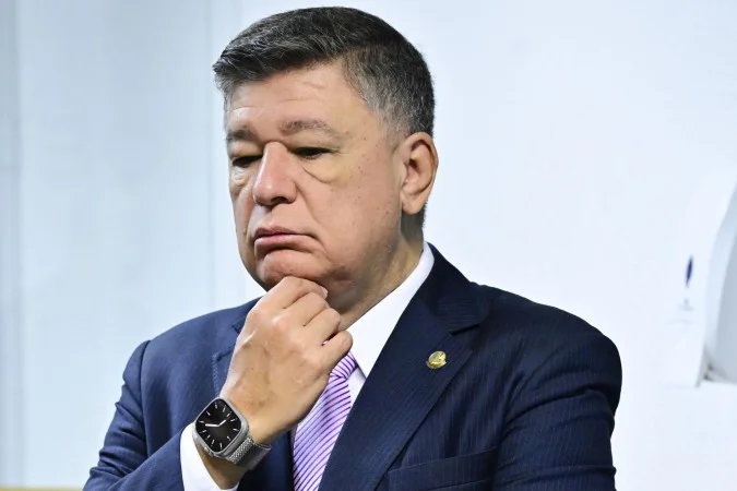 Senador Carlos Viana em pronunciamento no Congresso