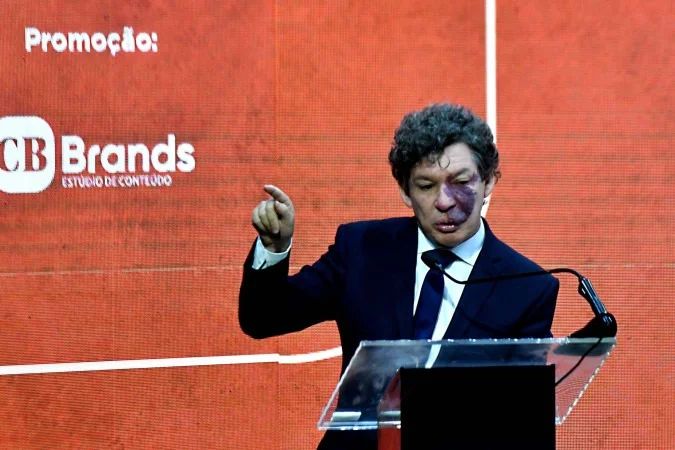 Deputado Reginaldo Lopes em discurso no plenário da Câmara