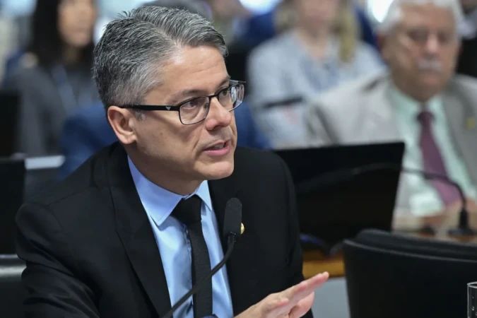 Alessandro Vieira no plenário do Senado