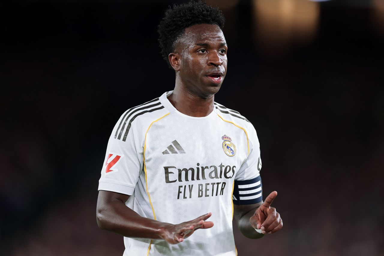 Vinícius Júnior com a camisa do Real Madrid