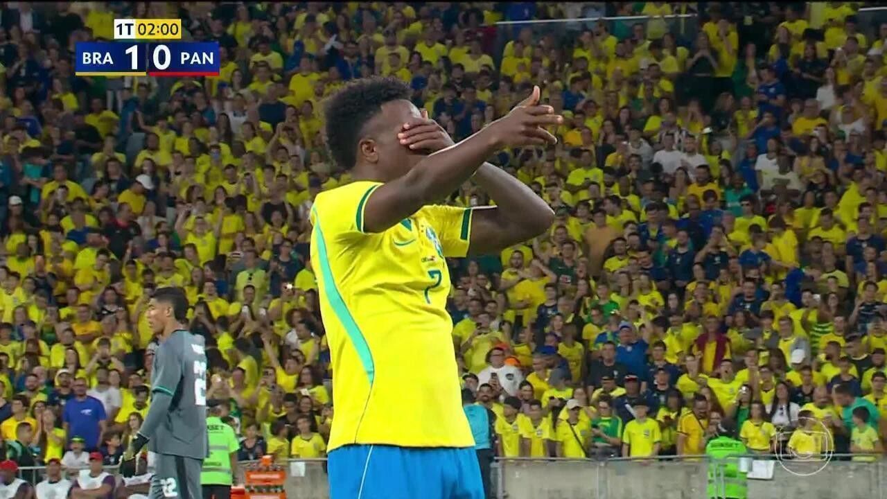 Vinícius Júnior comemorando gol no Maracanã
