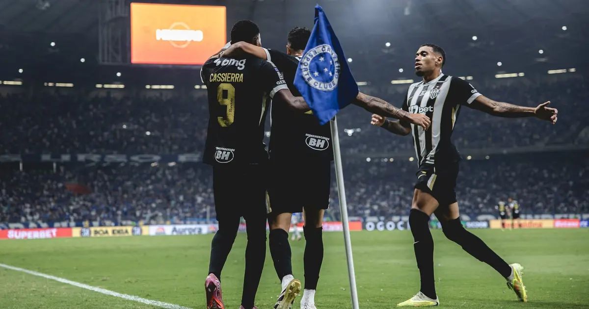 Jogadores do Atlético comemoram gol no Mineirão