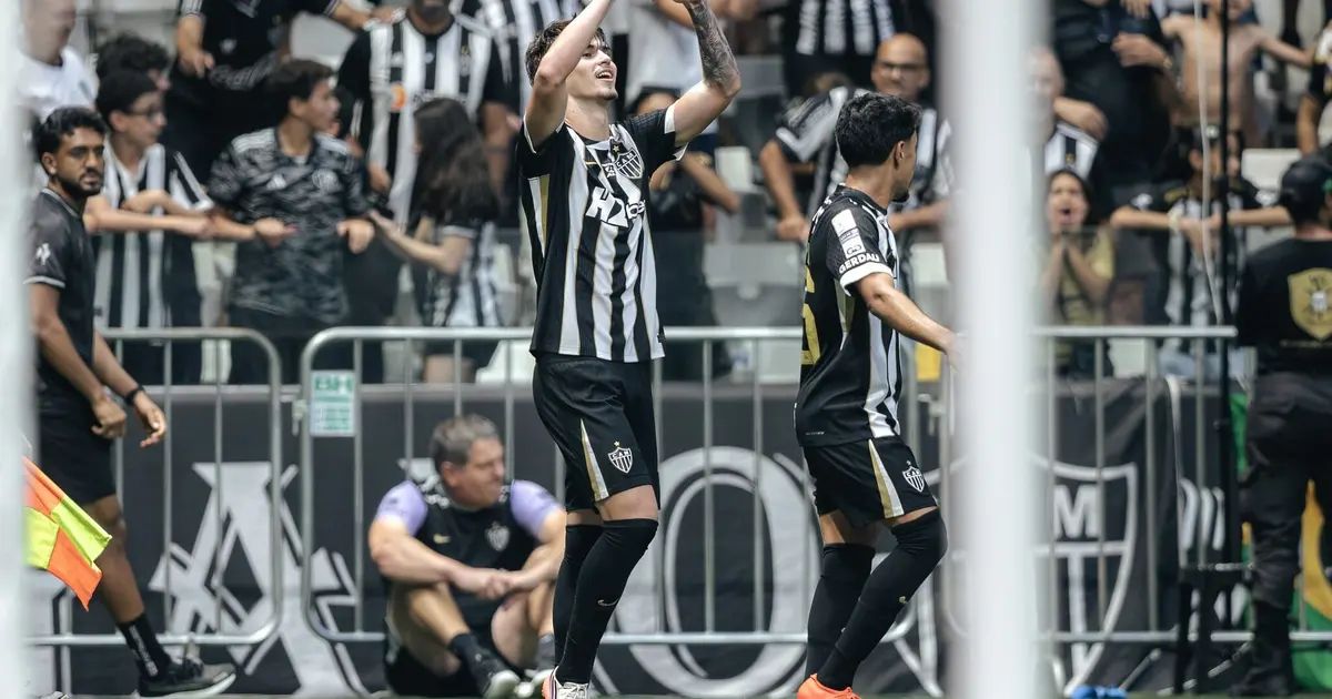 Vitão comemorando gol do Atlético contra o Fluminense na Arena MRV