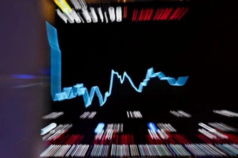 Painel eletrônico com indicadores de mercado e VIX