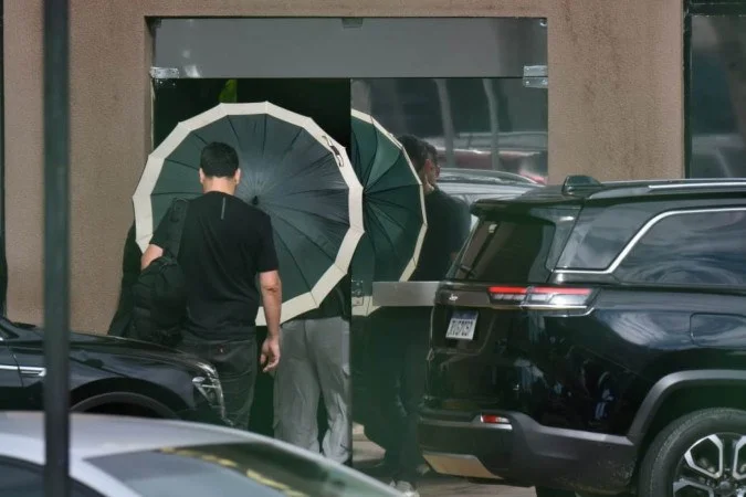 Familiares chegando à Superintendência da Polícia Federal em Brasília