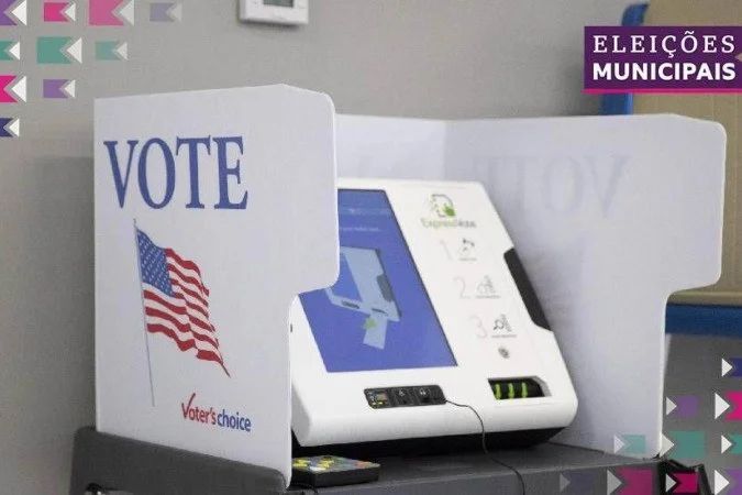 Urna eletrônica brasileira em seção eleitoral
