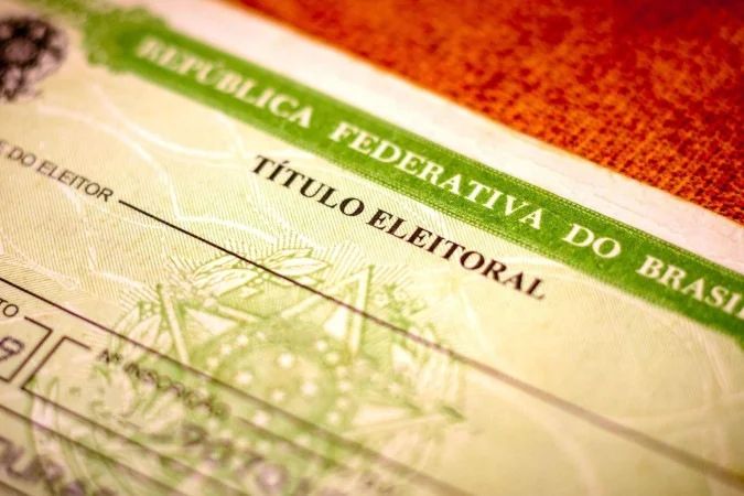 Eleitor em fila para votação