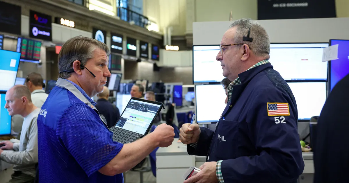 Painel eletrônico com cotações da bolsa